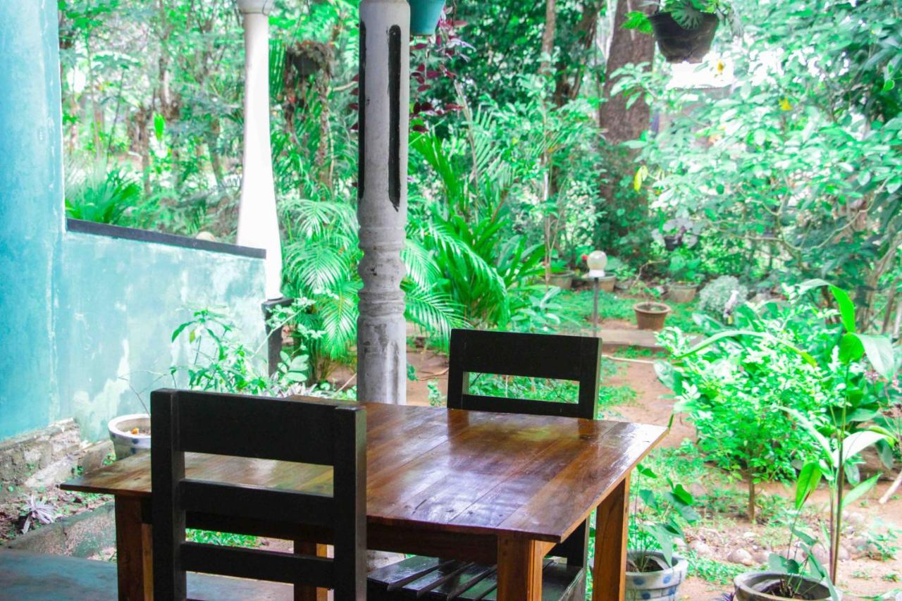 Manju Homestay Σιγκιρίγια Εξωτερικό φωτογραφία